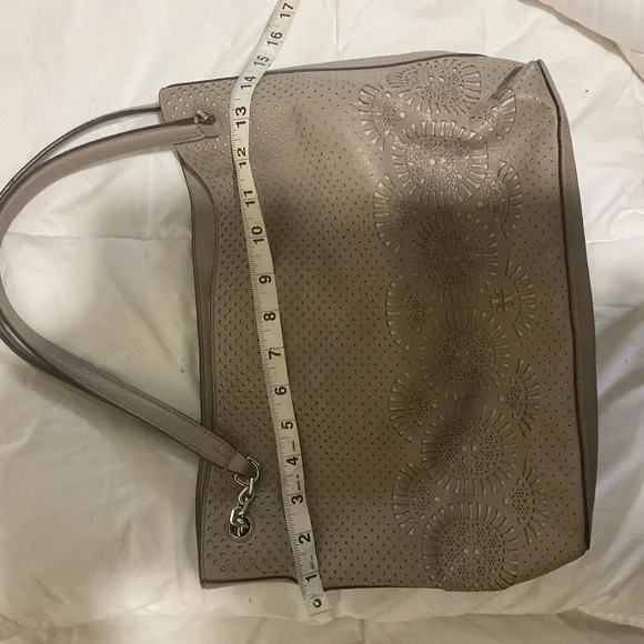 Tory Burch tan grayish shoulder handbag - Picture 1 of 8